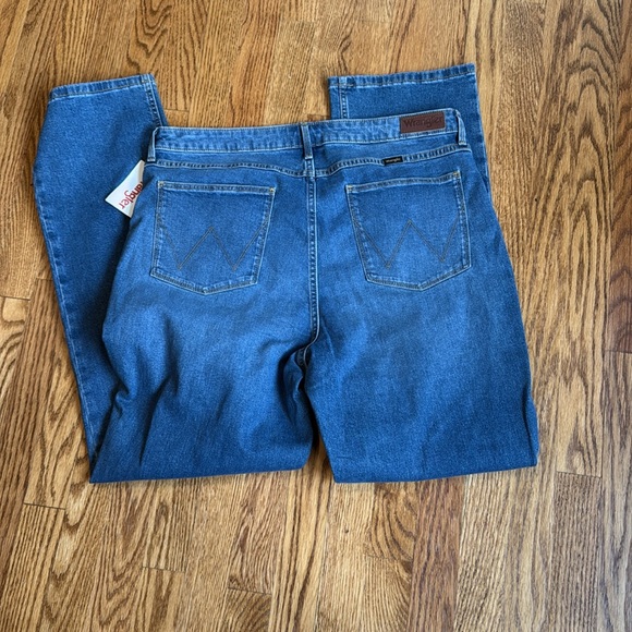 WOMEN'S WRANGLER HIGH RISE TRUE STRAIGHT LEG JEAN - Picture 3 of 4